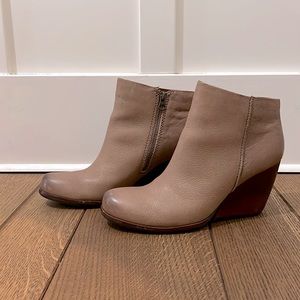 Kork-Ease Natalya Bootie Short boots Sz. 9.5 tan leather